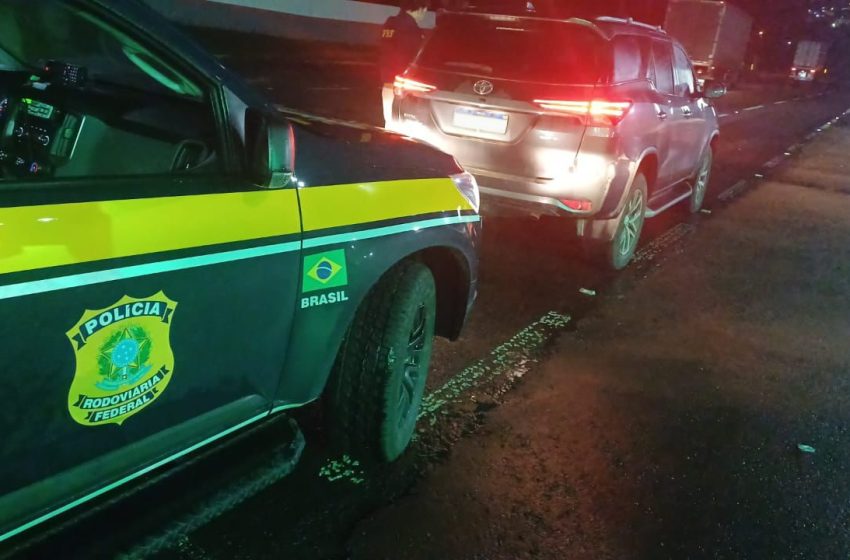  SE FERROU: um homem foi preso em Mafra com Hilux furtada e placas adulteradas