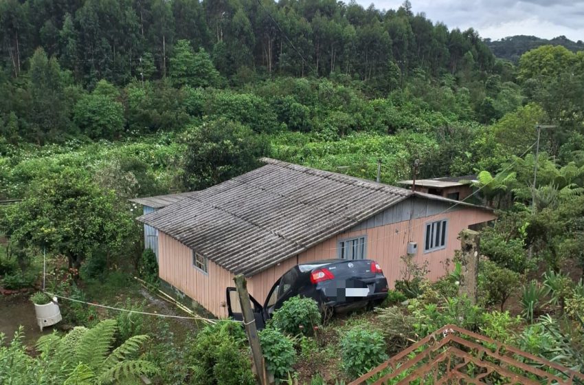  Acidente em Rio Vermelho: mãe e filho são encaminhados ao hospital
