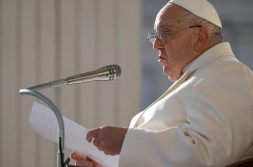  Papa Francisco segue internado para tratamento de saúde