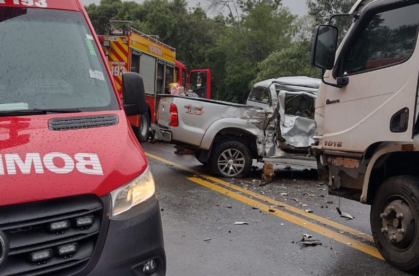  Carreta de São Bento do Sul se envolve em acidente