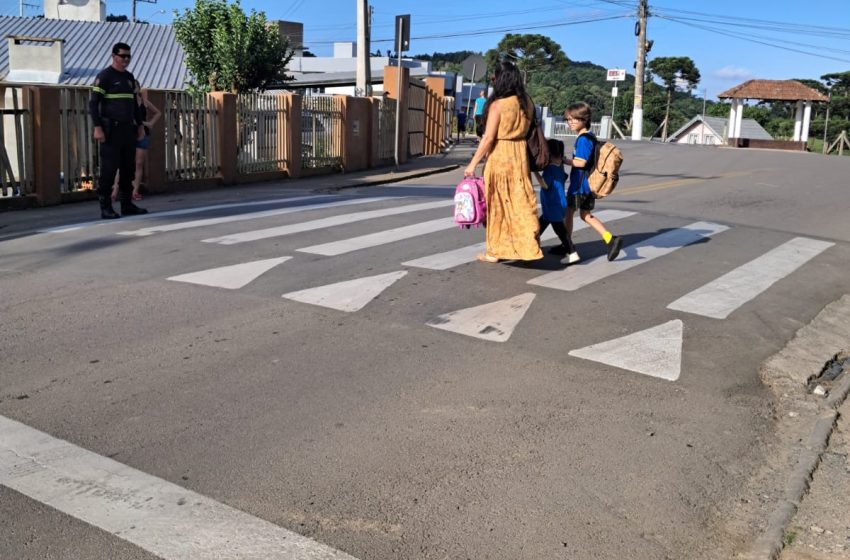 Detru oferece suporte nas saídas de escolas