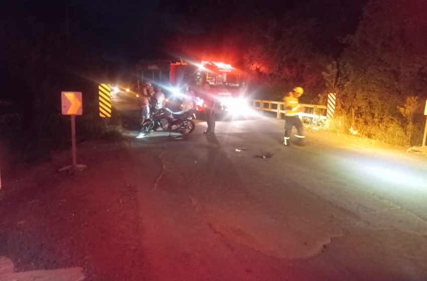  Mulher sofre fratura exposta em queda de moto