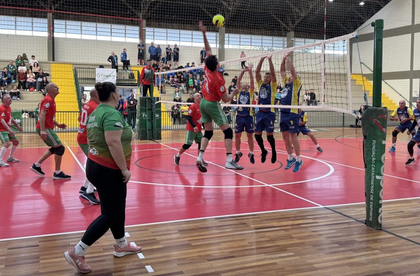  SEMIFINAL: Rapazes do vôlei lutam pelo bi