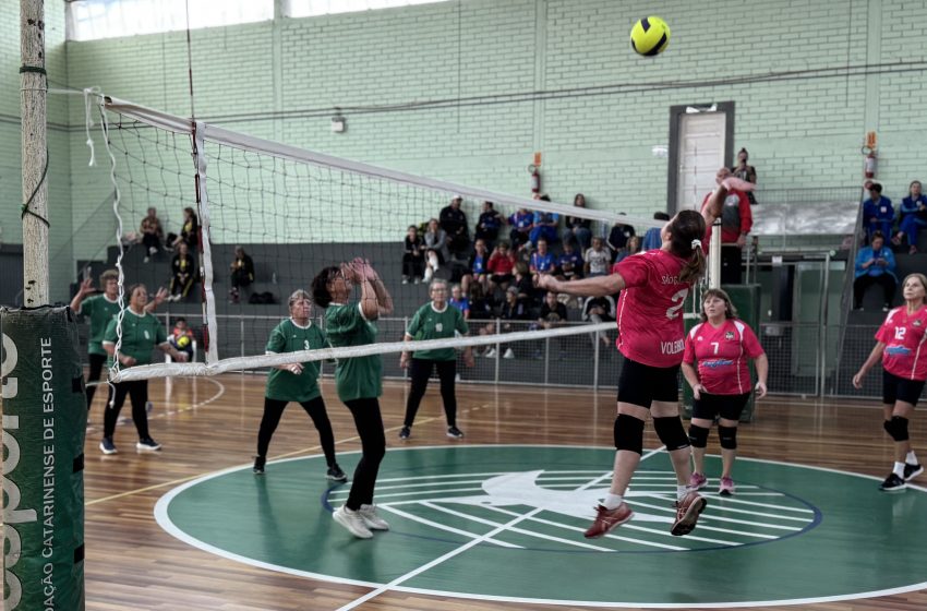  MAIS UM PASSO: Meninas vencem com facilidade