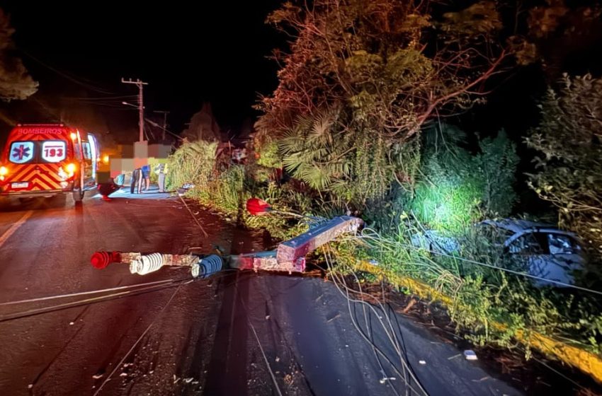  ALTA VELOCIDADE: Carro atropela duas pessoas e uma morreu no local do acidente