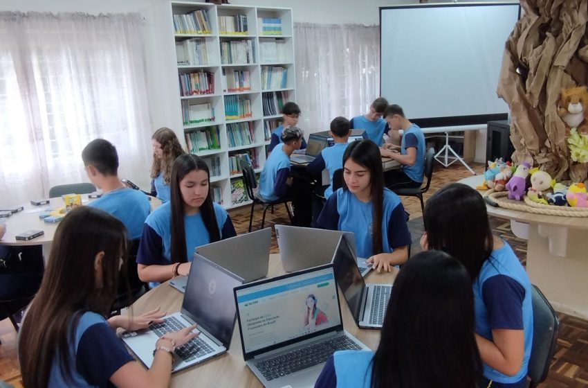 Escola Básica Municipal Adélia Lutz recebe prêmio Nacional