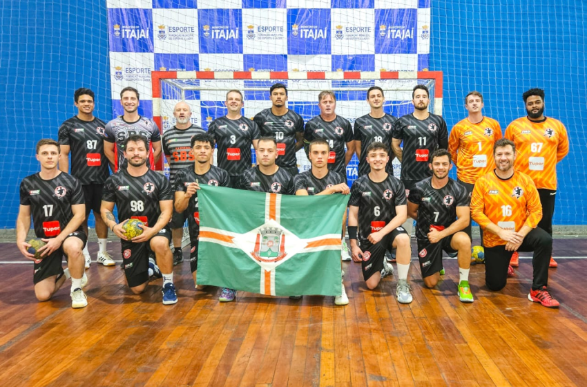  Handebol segue bom momento com equipe adulta