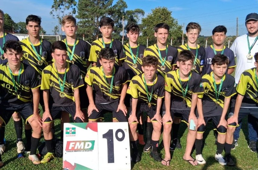  Roberto Grant é campeão do Moleque Bom de Bola 15 a 17 fase municipal