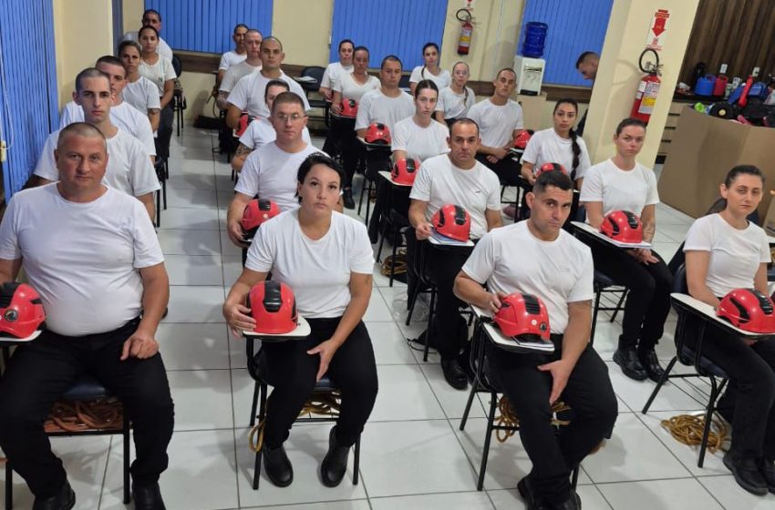  Curso capacita bombeiros comunitários