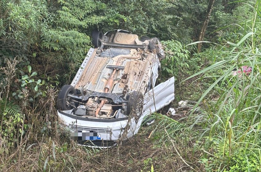  Capotamento na Serra Dona Francisca