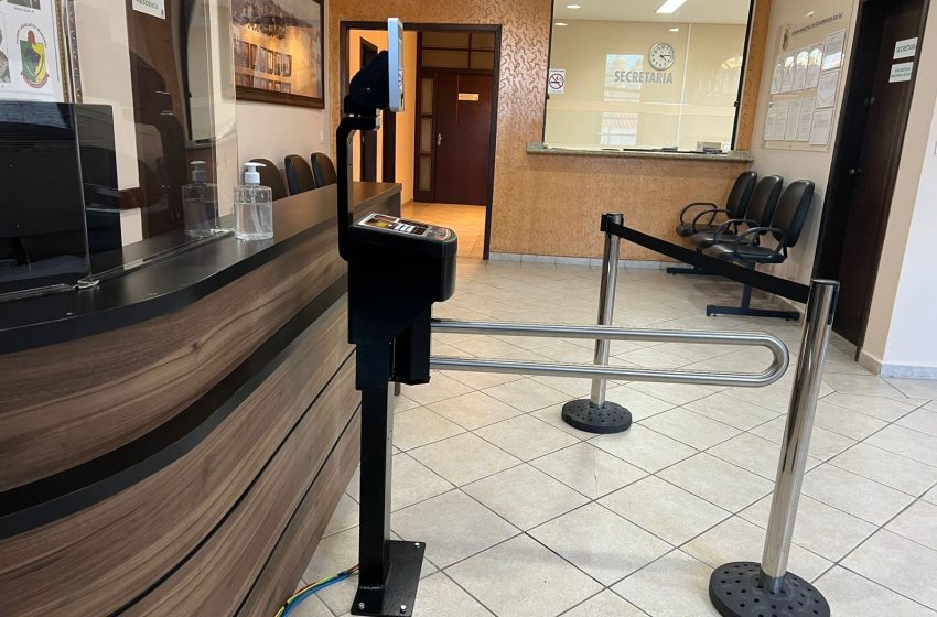  Catraca é instalada na Câmara de Vereadores 