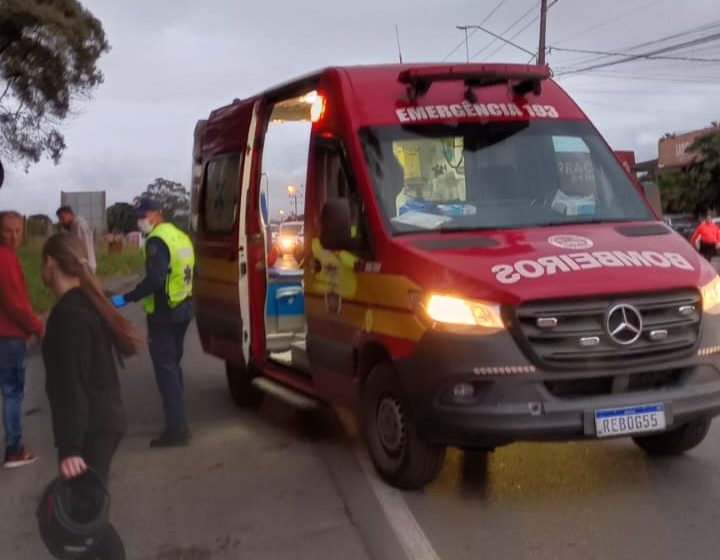 Motos se chocam e duas pessoas são conduzidas ao hospital
