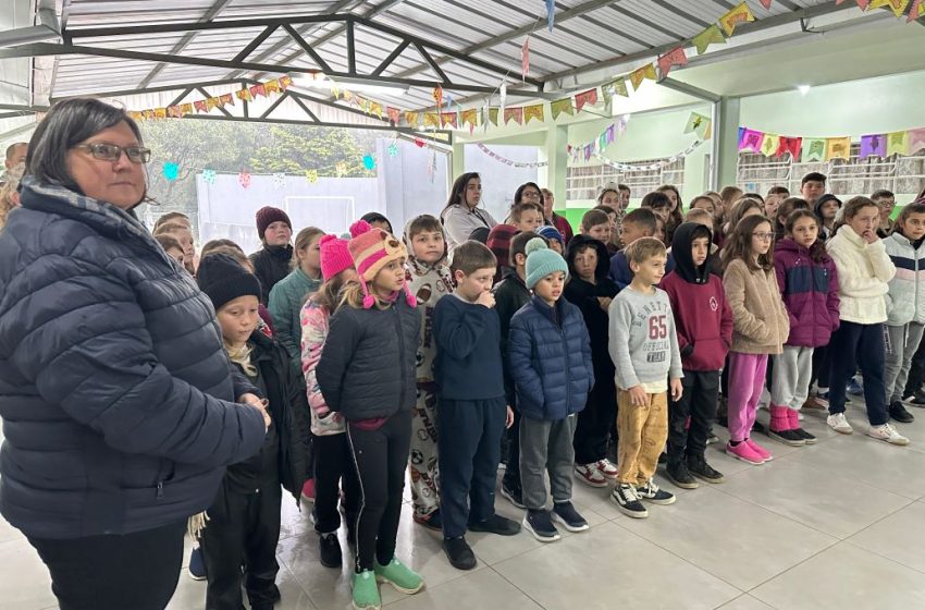 Escola Garibaldina receberá novas melhorias com obras de acesso, quadra coberta e cercamento