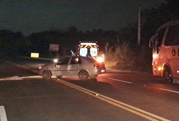  Mulher ficou ferida em acidente na madrugada