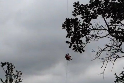  QUASE TRAGÉDIA: Em rapel, mulher cai na Cascata