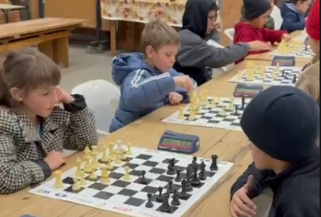  Escolinha de Xadrez recebe relógios