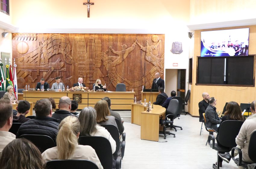  Sessão solene de entrega de moções lota plenário da Câmara