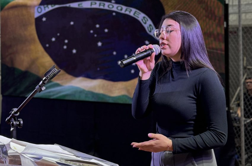  TALENTO: intérprete do Hino Nacional muito elogiada