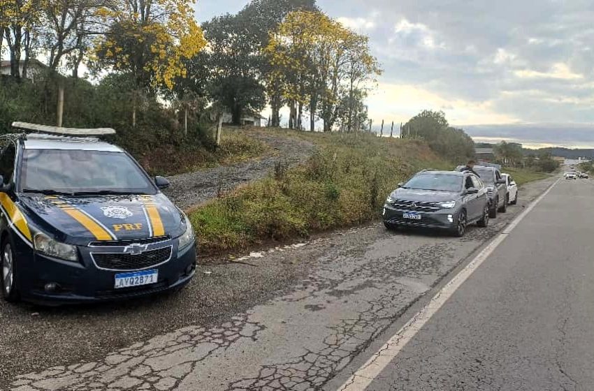  PRF flagra ultrapassagens em local proibido na BR-280 em Mafra