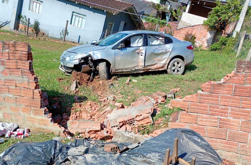  SIRENE LIGADA: Engasgamento…fratura exposta… batida em muro…capotamento