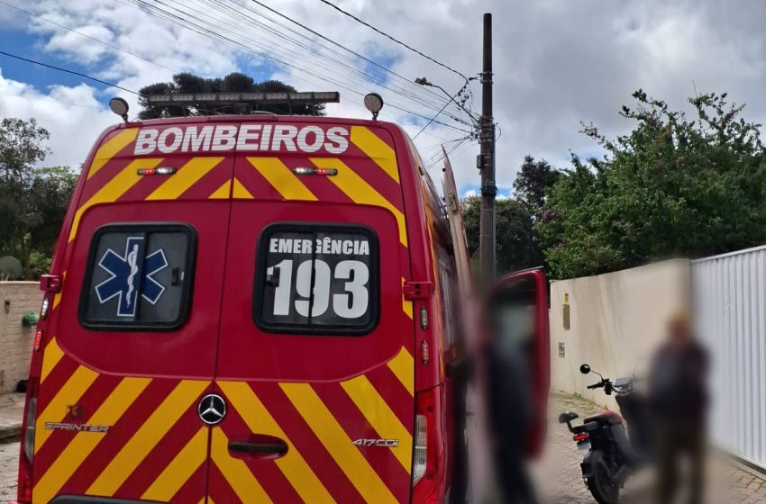  Moto e carro colidem no acesso à Rodovia Genésio Tureck