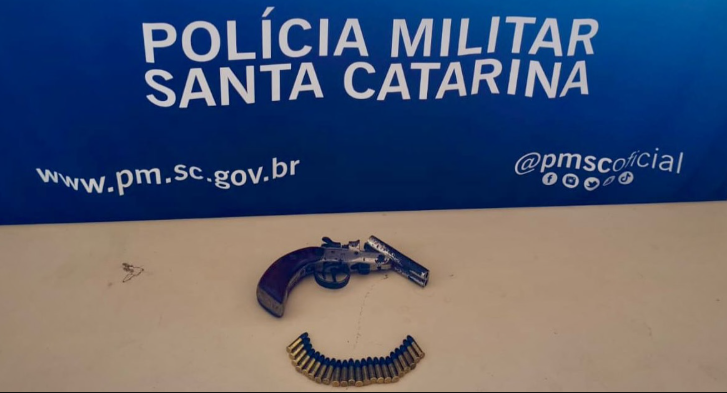  Homem é preso por porte ilegal de arma de fogo