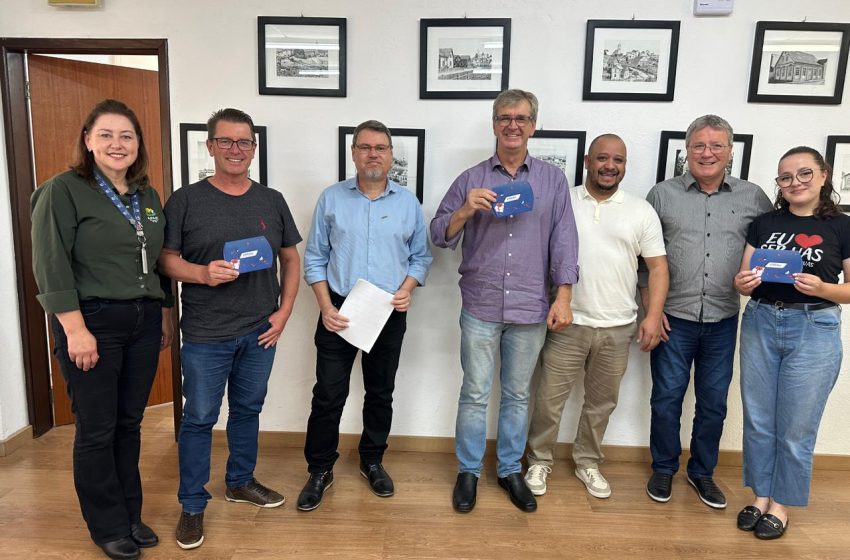  Prefeitura realiza entrega de vales a instituições beneficiadas pelo Grupo Condor