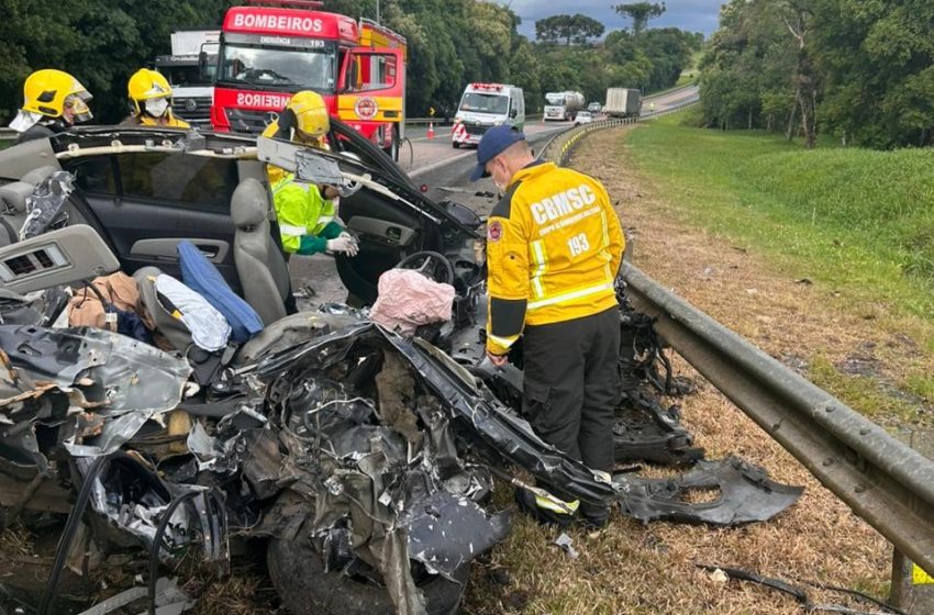  Um morto em acidente fatal entre carro e caminhão