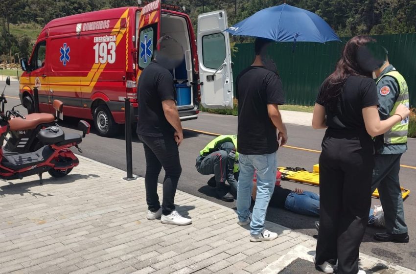  Jovem ferida após acidente com moto elétrica