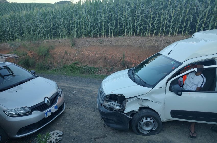  Colisão entre carros deixa em uma pessoa ferida