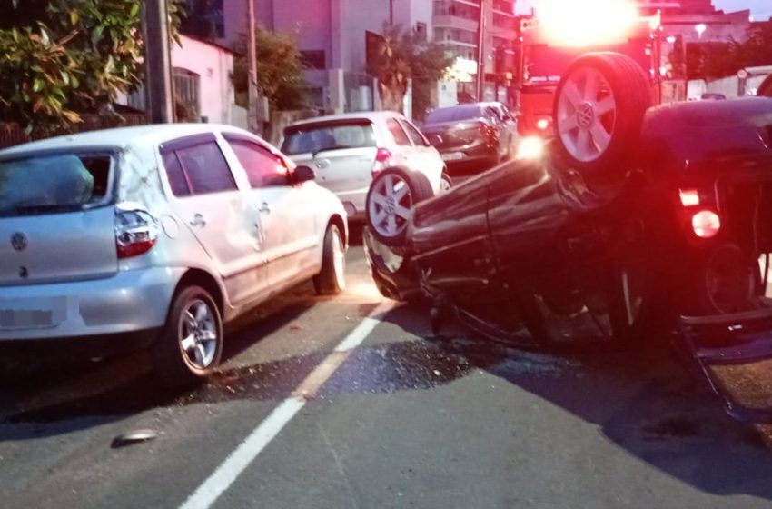  Capotamento na madrugada
