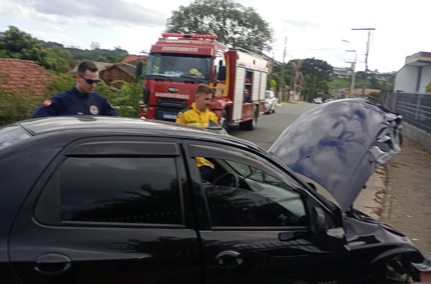  BATIDA EM POSTE: Criança de 5 anos é uma das vítimas