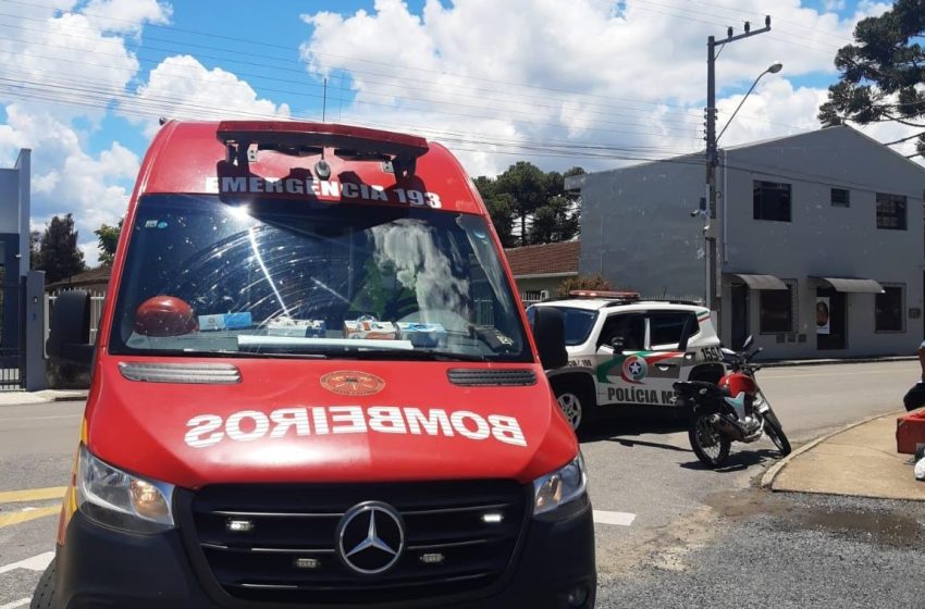  Moto e caminhão colidem em Rio Negrinho