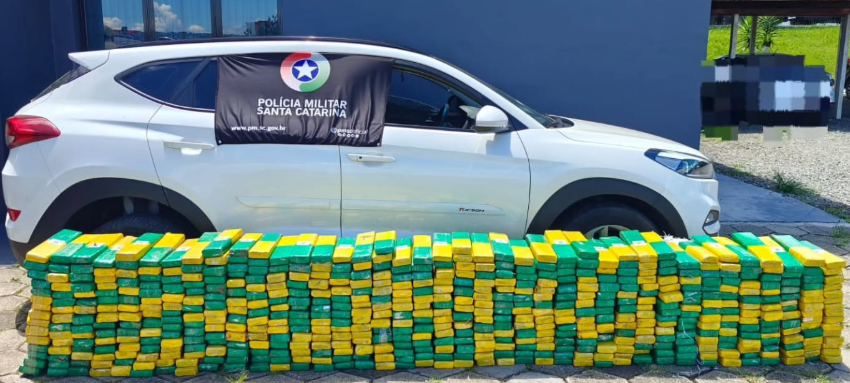  PM apreende 509kg de drogas e recupera veículo furtado