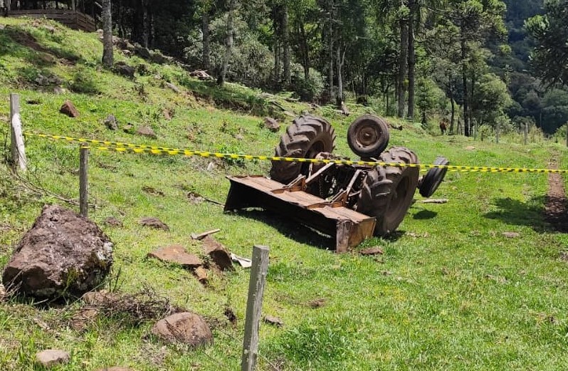  TRAGÉDIA: trabalhador morreu esmagado embaixo de trator