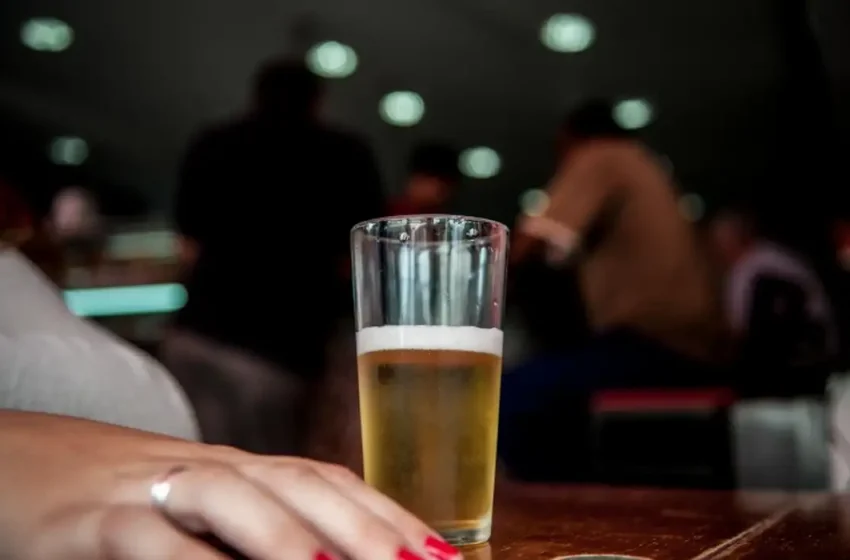  EMBRIAGUEZ: mulheres estão bebendo mais