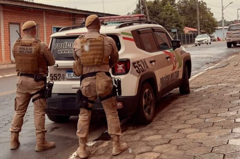  Homem com mandado de prisão ativo foi preso pela PM