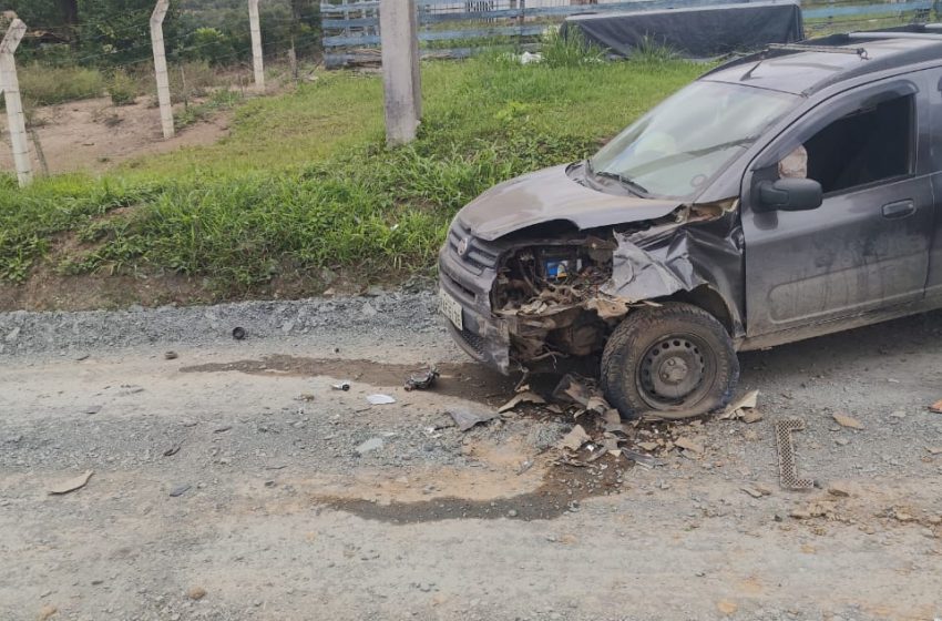  COLISÃO FRONTAL: três são levados ao hospital