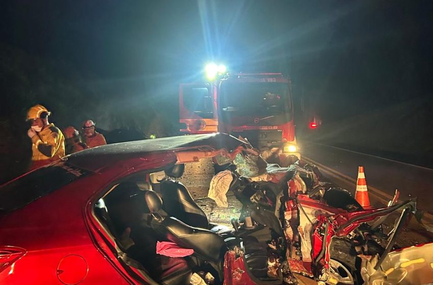  Colisão frontal na BR-116 deixa seis pessoas feridas