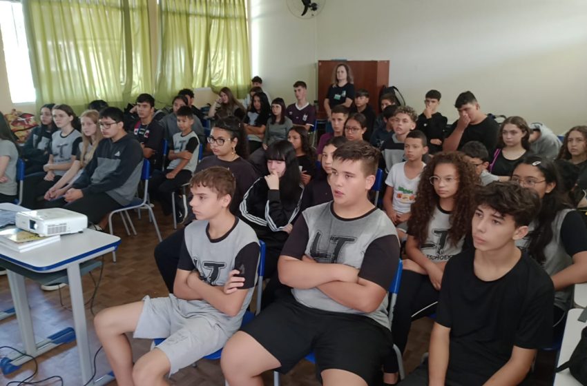  Projeto leva palestras sobre prevenção a atos infracionais às escolas