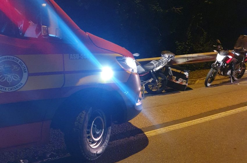 Colisão entre motocicletas deixa um ferido na BR-116 em Mafra