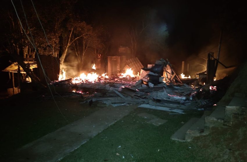  Incêndio destrói residência no interior de Campo Alegre