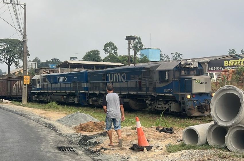 Trem bloqueia acessos e limita passagem para Serra Alta nesta segunda-feira (30)