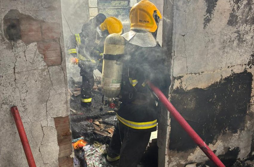  Incêndio atinge residência no bairro Centenário