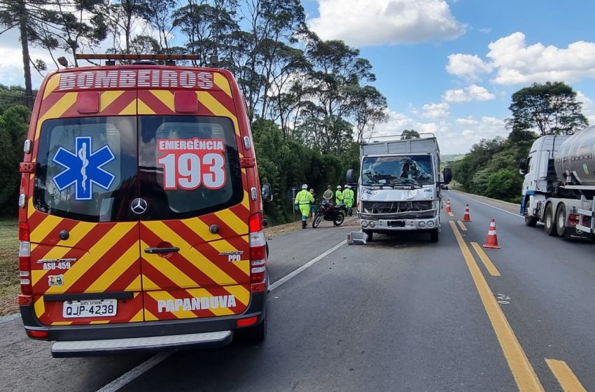  Engavetamento deixa motociclista ferido