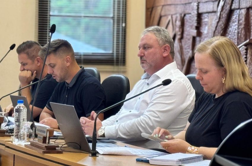  DENÚNCIAS: Câmara em clima tenso na sessão antecipada