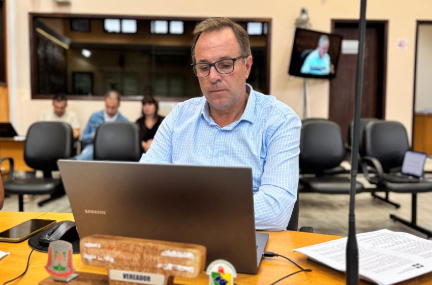  EM BAIXA: Imagem da Câmara está “arranhada”