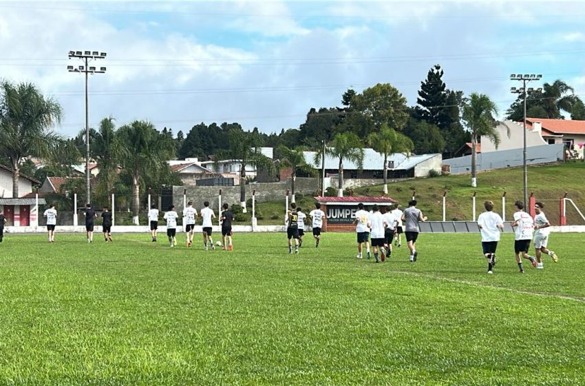  Sub-16 de futebol de campo entra em campo neste sábado pelo Citadino em Joinville