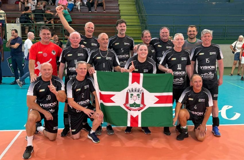  CAMPEÃ: equipe de voleibol vence o Jasti