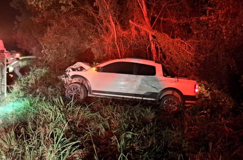  Homem furta veículos, foge de abordagem policial e é detido após provocar acidente grave na BR-280